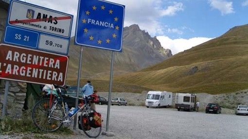 Il direttore della Sanità francese conferma: "Chiudere i confini non serve, dobbiamo monitorare chi arriva da Lombardia e Veneto"