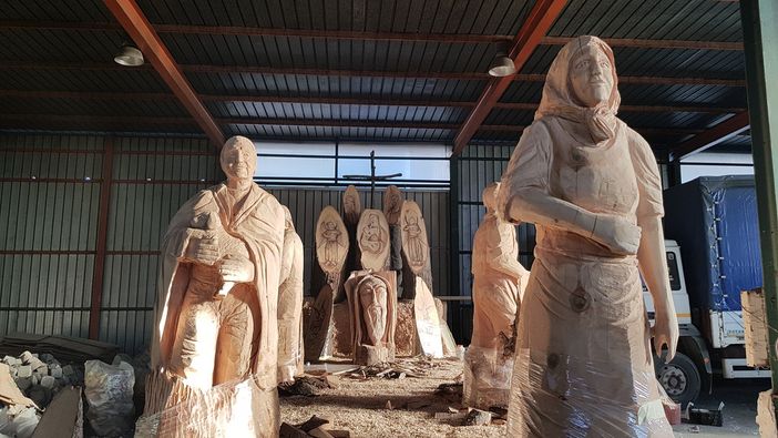 A Cicciano, nella provincia di nascita del grande Totò, ha sfilato un carro allegorico con opere di Barba Brisiu A Cicciano, nella provincia di nascita del grande Totò, ha sfilato un carro allegorico con opere di Barba Brisiu
