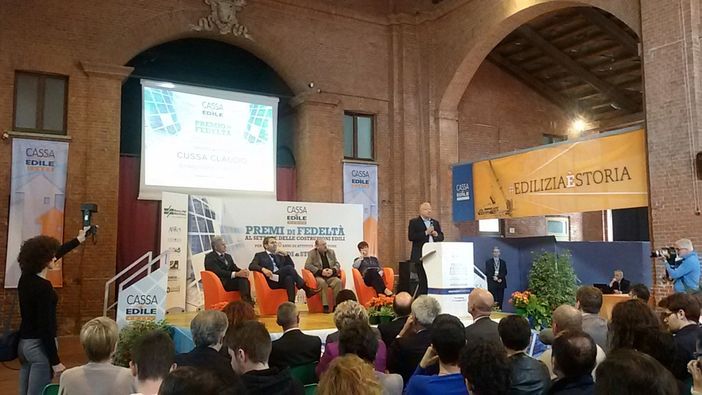 La Cassa Edile premia 63 operai per la fedeltà e 118 studenti con un sussidio La Cassa Edile premia 63 operai per la fedeltà e 118 studenti con un sussidio