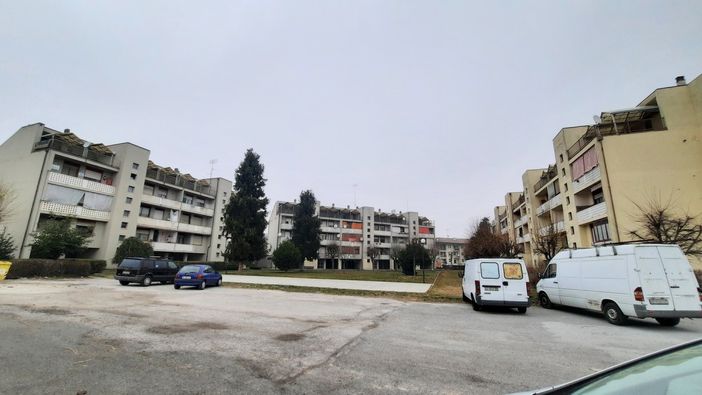 Gli edifici oggetto di intervento all'angolo fra via Arno e via Piave a Borgo San Dalmazzo