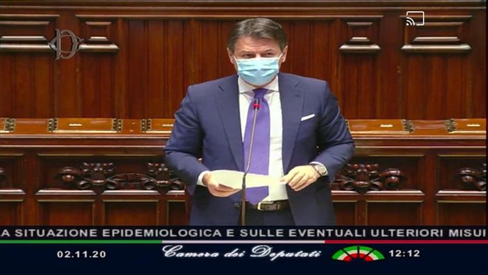 Conte: "Limiti alla circolazione delle persone di sera e alla mobilità tra regioni, capienza dei mezzi pubblici al 50%. Più restrizioni nelle zone a rischio"