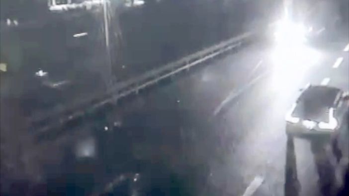 Un frame di un video che ritrae la vettura nel senso di marcia opposto a quello consentito