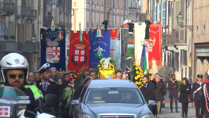La città di Cuneo saluta il prete partigiano Don Aldo Benevelli (FOTO E VIDEO) La città di Cuneo saluta il prete partigiano Don Aldo Benevelli (FOTO E VIDEO)