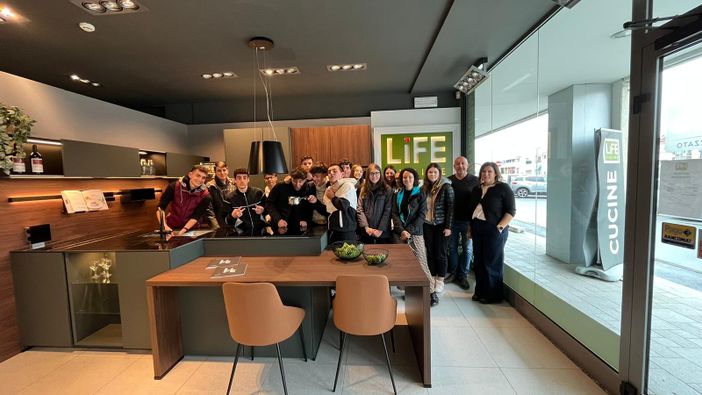 Gli studenti in visita da Life Cucine