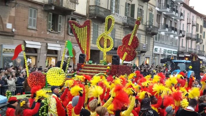 Il carro di Lagnasco, vincitore dell'edizione 2015 di Carrinfrutta