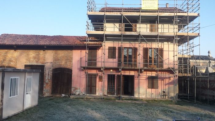 Saluzzo, lavori in corso nella casa del custode del cimitero