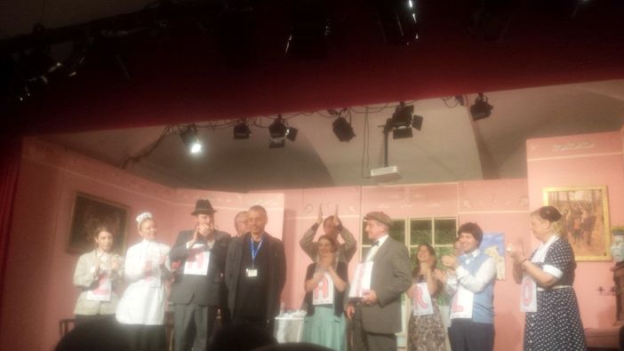 Saluzzo, il cast de La zia di Carlo con il regista Scarafia