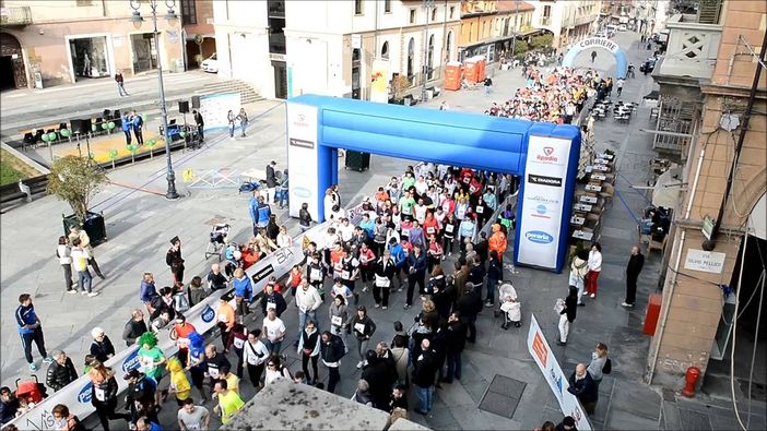 Saluzzo, partenza della Mezza del Marchesato precedente edizione Saluzzo, partenza della Mezza del Marchesato precedente edizione