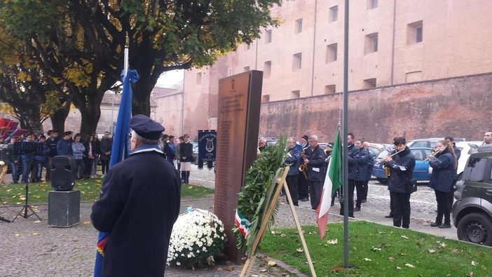 Saluzzo Festa del 4 Novembre in piazza Castello Saluzzo Festa del 4 Novembre in piazza Castello