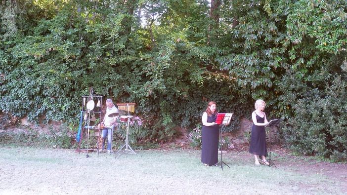 Saluzzo, Fabrizio Allasia, Domenico Andreis e Dhaiba Ahmadou nella sala rossa del Comune