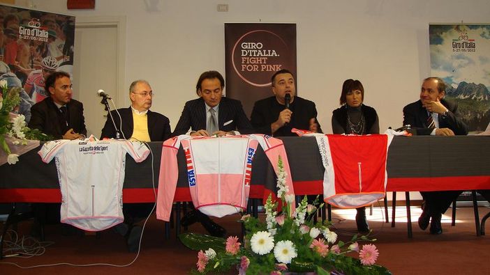 In piena Fiera del Porro Cervere già pensa alla tappa del Giro d'Italia 2012