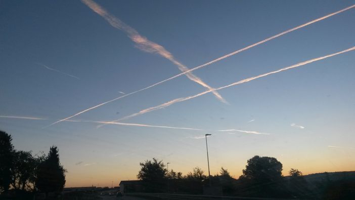 Scie bianche in cielo anche a Roreto di Cherasco