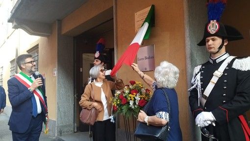 Saluzzo, ingresso del liceo Bodoni dove è stata inaugurata la targa dedicata al Generale Dalla Chiesa, nato in questo ediificio 103 anni fa