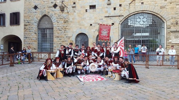 Sbandieratori di Fossano in gara ai Campionati nazionali di Ferrara
