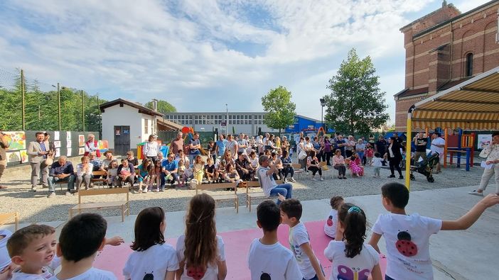 “Giocare con i colori”: inaugurato il murale alla Scuola dell’Infanzia di Macellai “Giocare con i colori”: inaugurato il murale alla Scuola dell’Infanzia di Macellai