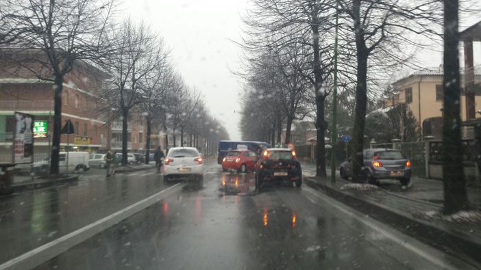 Lieve scontro tra una vettura e un furgone a Fossano