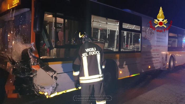 Auto contro pullman tra Passatore e San Pietro del Gallo a Cuneo: è morta una donna di 49 anni di Busca