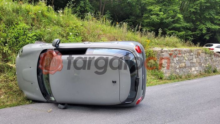Auto si ribalta a Ormea sulla sp 154, fortunamente il conducente ne esce illeso Auto si ribalta a Ormea sulla sp 154, fortunamente il conducente ne esce illeso