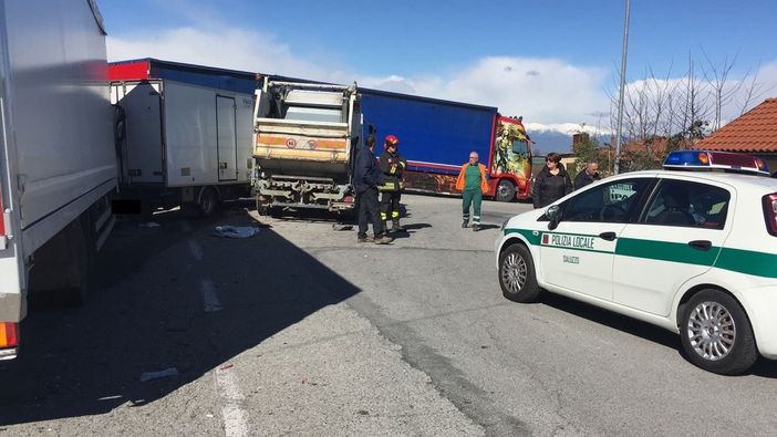 Tamponamento a catena tra Revello e Saluzzo: sul posto carabinieri, vigili del fuoco ed emergenza sanitaria