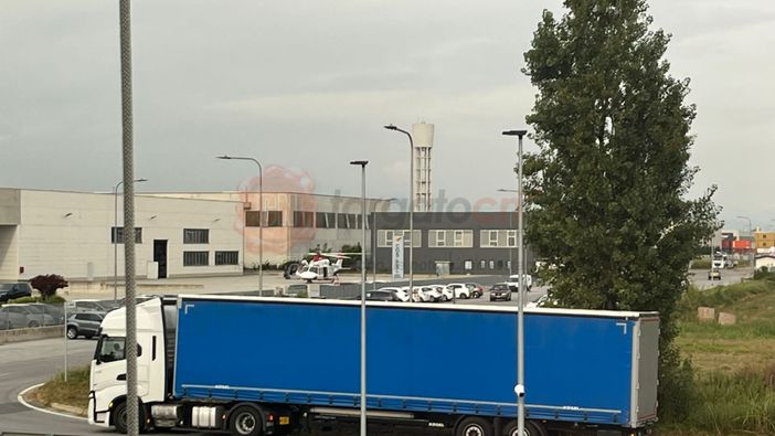 Incidente sul lavoro alla Industrial Tecnica di Mondovì: uomo di 50 anni in codice giallo