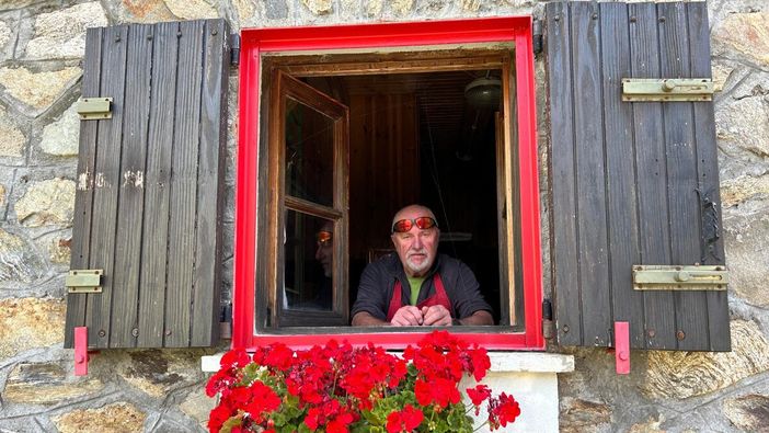 Alla guida del rifugio Livio Bianco per 29 anni, il "maestro" Livio Bertaina va in pensione