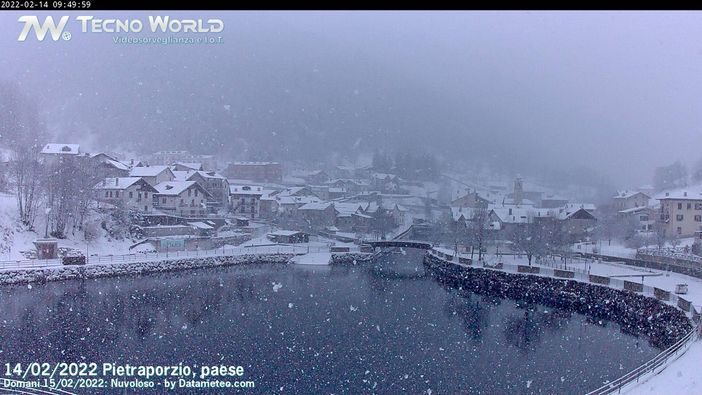 Finalmente la neve in Granda. Ma già da domani tornerà a splendere il sole [FOTO]