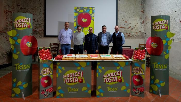 I relatori del convegno. Da destra verso sinistra: Albert Von Sontagh (Feno), Giancarlo Bodrero (Op Coop Jolly), Mauro Vanzetti (VM Marketing), Luca Castellino (Op Coop Jolly), Giampiero Sabena (Agenzia 4 A - Coldiretti Cuneo).