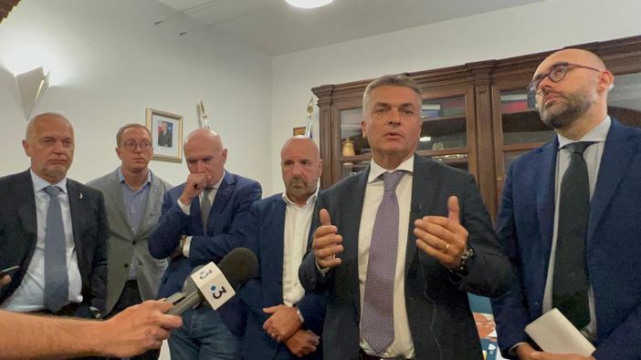 Rixi a Limone per il Tenda bis: "Costi cresciuti del 40%. Apriamo il tunnel, per la vecchia canna si vedrà" Rixi a Limone per il Tenda bis: "Costi cresciuti del 40%. Apriamo il tunnel, per la vecchia canna si vedrà"