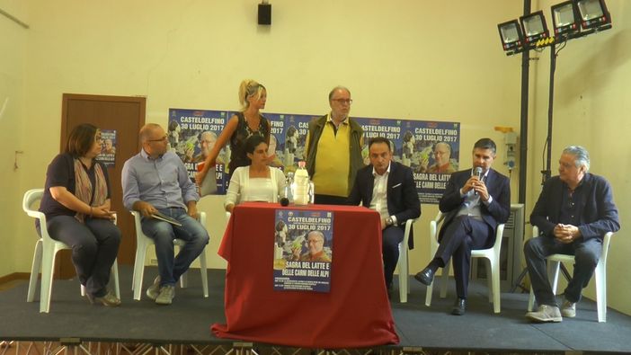 Casteldelfino battezza la prima Sagra del latte e delle carni delle Alpi (VIDEO) Casteldelfino battezza la prima Sagra del latte e delle carni delle Alpi (VIDEO)