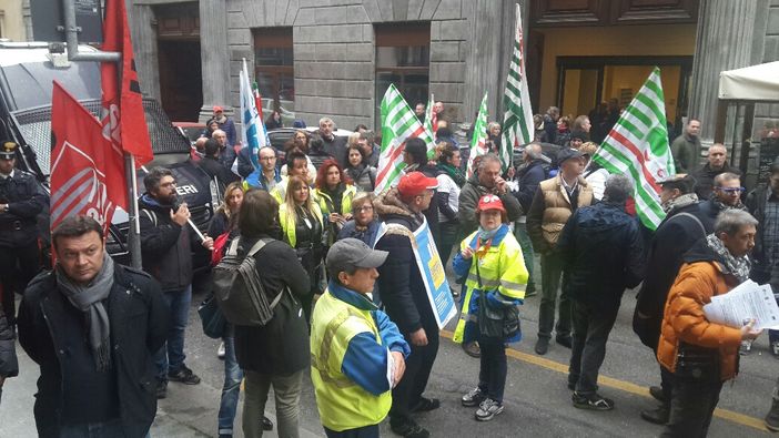 No alla privatizzazione, sciopero nazionale di Poste Italiane: in Piemonte a rischio 392 posti di lavoro (GUARDA FOTO E VIDEO)