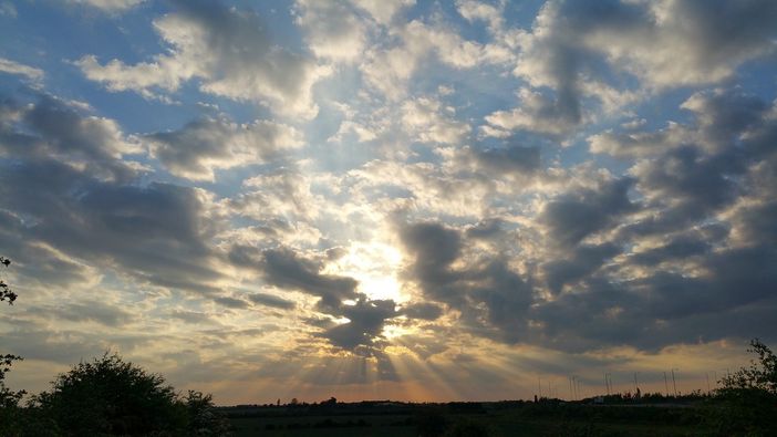 Settimana variabile, tra cieli nuvolosi, rapide perturbazioni e temperature ballerine Settimana variabile, tra cieli nuvolosi, rapide perturbazioni e temperature ballerine