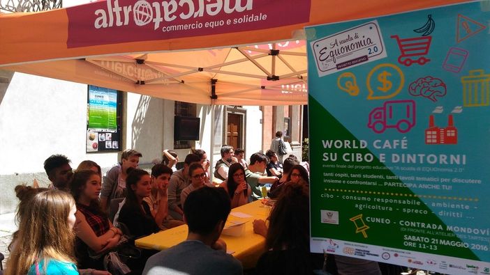 Studenti cuneesi alla scoperta del commercio equo e del consumo responsabile
