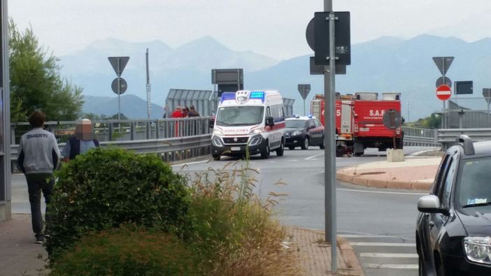 Tenta il suicidio dal viadotto Sarti di Cuneo, i vigili del fuoco lo salvano