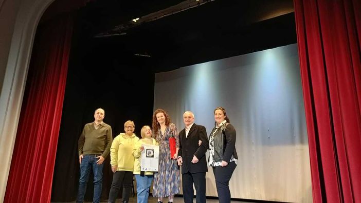 Risate, musica e solidarietà: Harold Haupwood anima il Teatro Salomone di Cherasco Risate, musica e solidarietà: Harold Haupwood anima il Teatro Salomone di Cherasco