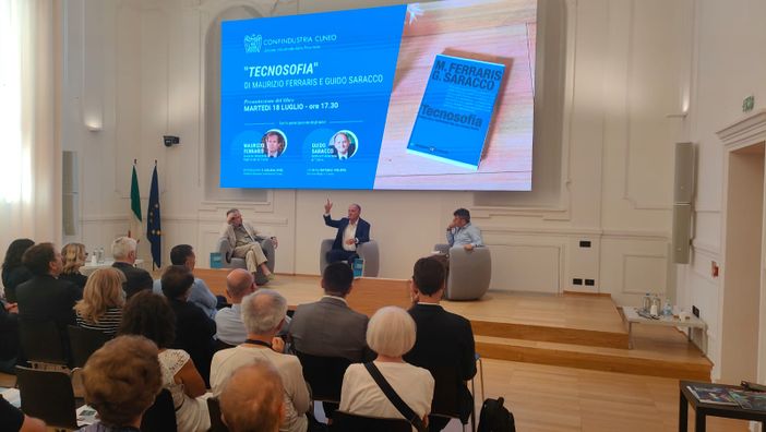 “Tecnosofia”, il libro che unisce tecnologia e umanesimo per una scienza nuova