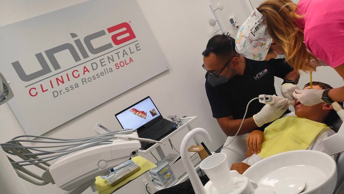 Come si svolge la prima visita dal dentista? Intervista al dottor Paolo Simonazzi odontoiatra di Unica Clinica Dentale [video]