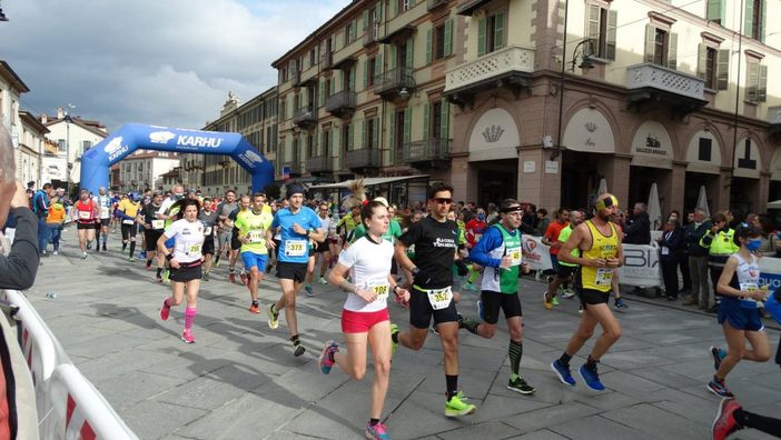 La partenza della Mezza Maratona del Marchesato 2022
