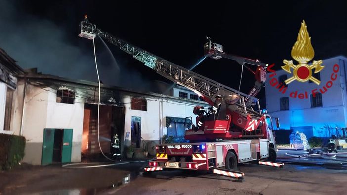 Incendio all'ex cartiera di Beinette: nessuna criticità ambientale in zona Incendio all'ex cartiera di Beinette: nessuna criticità ambientale in zona