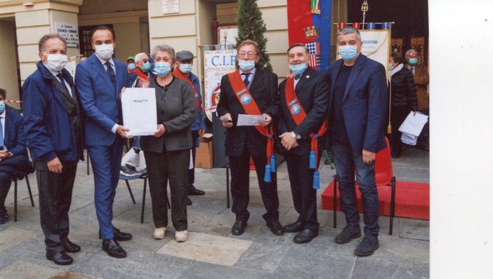 La presidente del Centro anziani di Moretta al raduno regionale La presidente del Centro anziani di Moretta al raduno regionale