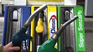 Fattura elettronica per i carburanti rinviata al 2019