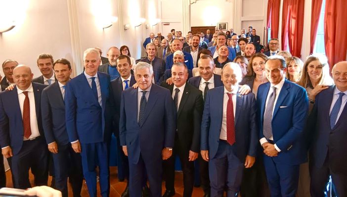 A Cherasco il ministro Tajani si complimenta con il Piemonte: "La regione del Nord Italia più Azzurra"