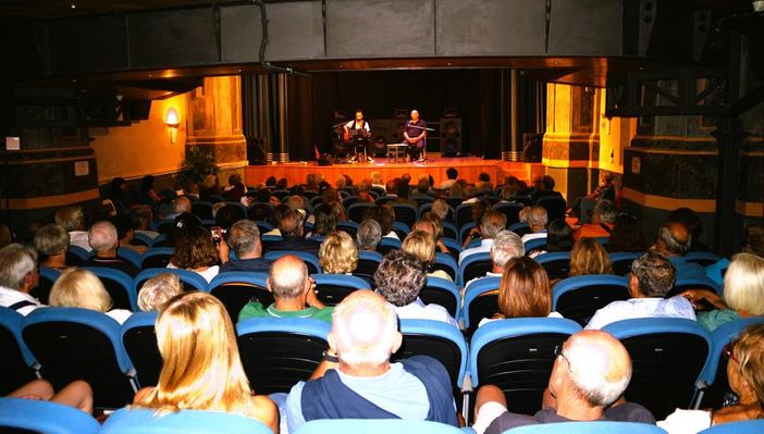 Limone Piemonte: standing ovation per l'omaggio a Fabrizio De Andrè di Christian Gullone e Claudio Porchia [FOTO]