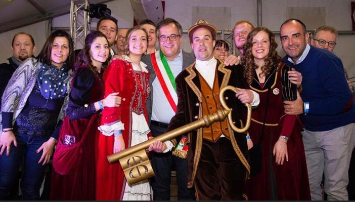 Domani grande sfilata dei carri allegorici a Busca, dove ha preso il via la 65^ edizione del Carlevè