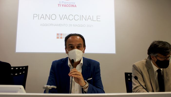 Cirio: &quot;Siamo la regione migliore per dosi somministrate. Per i vaccini in azienda serve l'autorizzazione di Figliuolo&quot;