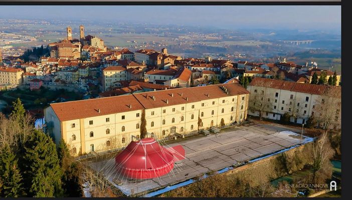 Ex Caserma Galliano, il consiglio vota all'unanimità il trasferimento di proprietà al Comune, ma con osservazioni critiche dalle minoranze Ex Caserma Galliano, il consiglio vota all'unanimità il trasferimento di proprietà al Comune, ma con osservazioni critiche dalle minoranze
