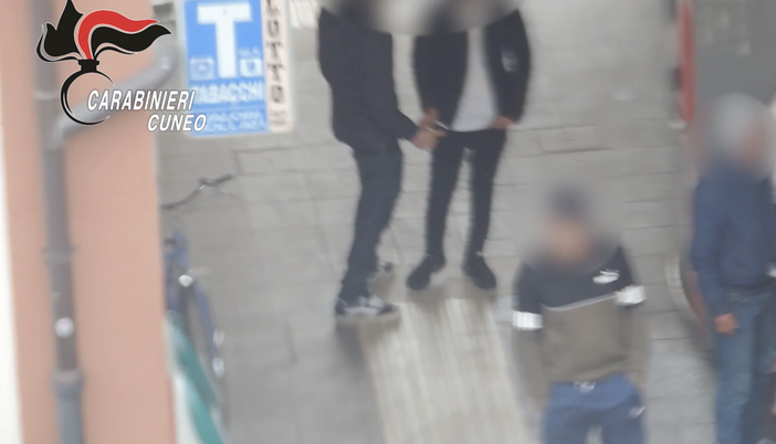 Alba, rintracciate cinque persone  accusate di spaccio dopo il sequestro  del residence alla Stazione” [VIDEO]