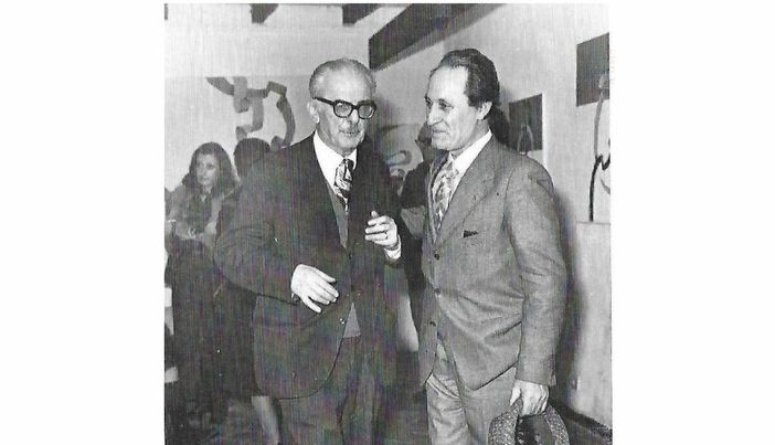 1972-Albino Galvano alla sua mostra con Filippo Scroppo (a destra)