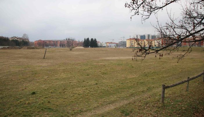 #controcorrente: piazza d’Armi, dopo l’acquisto da parte del Comune, doveva diventare il polmone verde di Cuneo e sono sei anni che è abbandonata