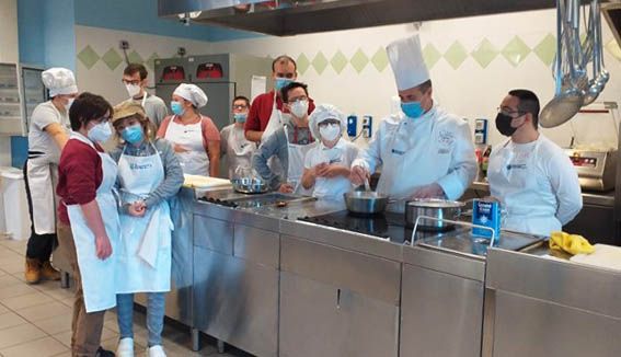 Uno speciale corso di cucina dedicato ai ragazzi del centro down Cuneo