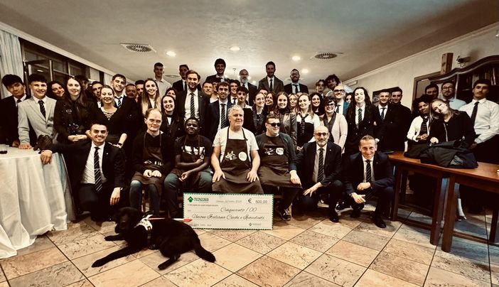 I partecipanti alla cena al buio I partecipanti alla cena al buio